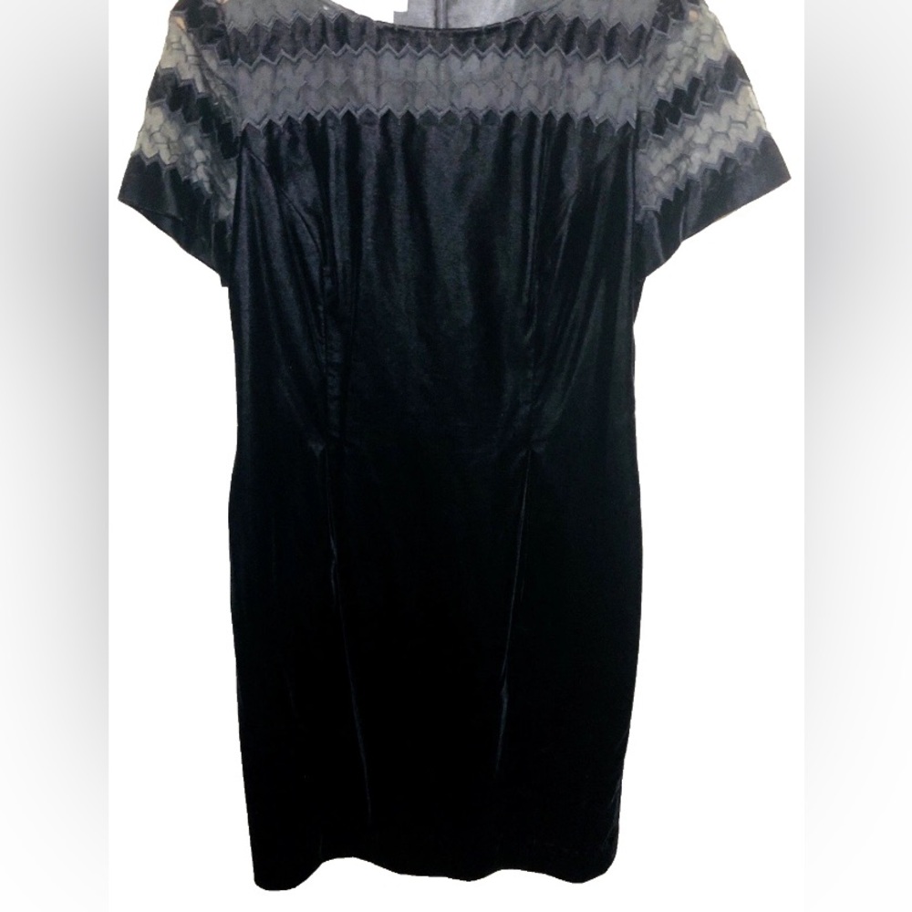 Vintage Black Velvet Dress Women’s Size 8 Maggie London Scalloped Lace Bodice